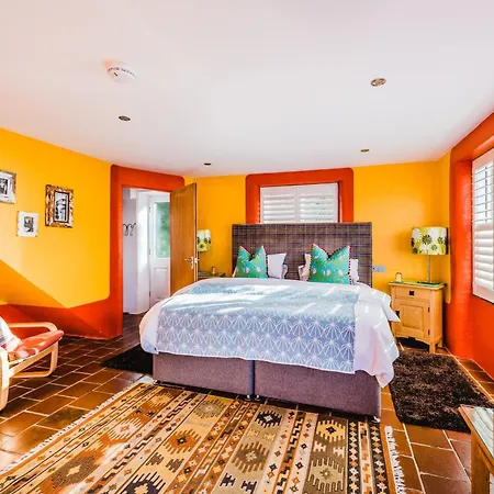 Lower Barns Bed & Breakfast 5*